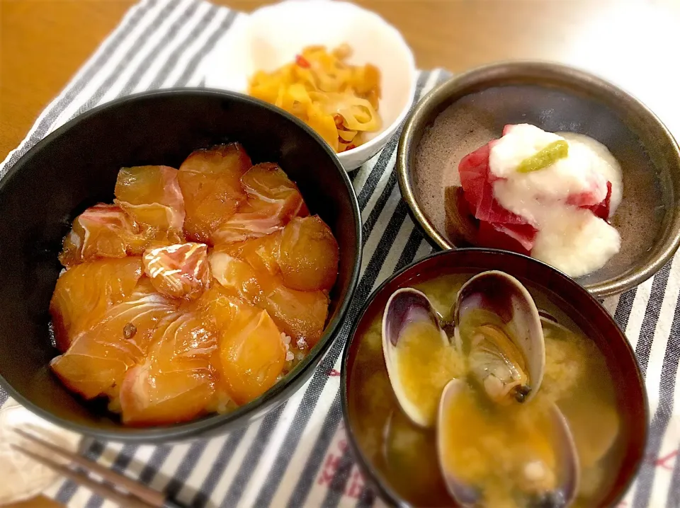 明日からの活力！パワー和食ごはん（べっこう丼・あさりの味噌汁・れんこんのきんぴら・まぐろ山かけ）
#やっぱ和食でしょ2017|**+103070+**さん