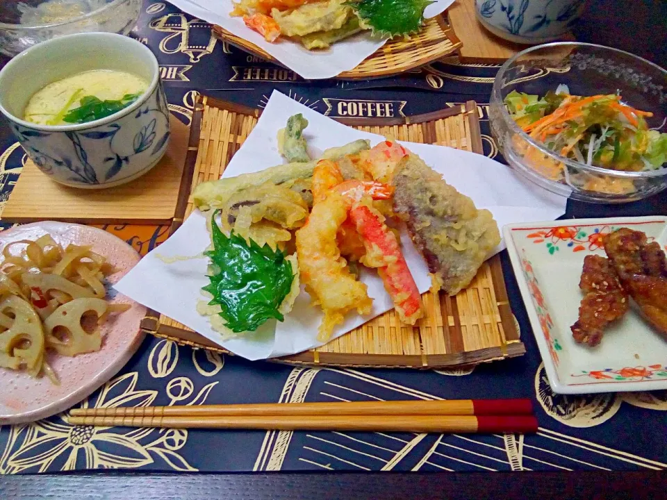 和食dinner🍴

天ぷら♡
蓮根きんぴら♡
甘辛チキン♡
茶碗蒸し♡
サラダ♡
ご飯♡お味噌汁♡

うちの和食には
天ぷらはかかせない！(*´ｪ`*)

 #Dinner #おうちごはん #やっぱ和食でしょ！コンテスト2017|しほさん