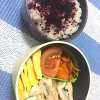 Snapdishの料理写真:今日のお弁当

しそごはん
ささみのしそチーズ
卵焼き
トマト
人参と塩昆布の酢の物

 #記録 
 #ランチ 
 #お弁当 
 #まだまだ修行中|spuさん