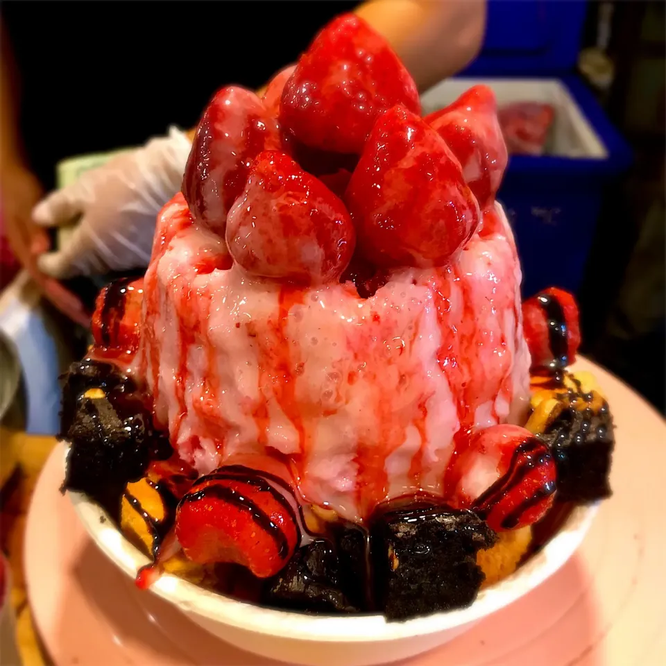 Snow ice with strawberry sauce|Panaddaさん