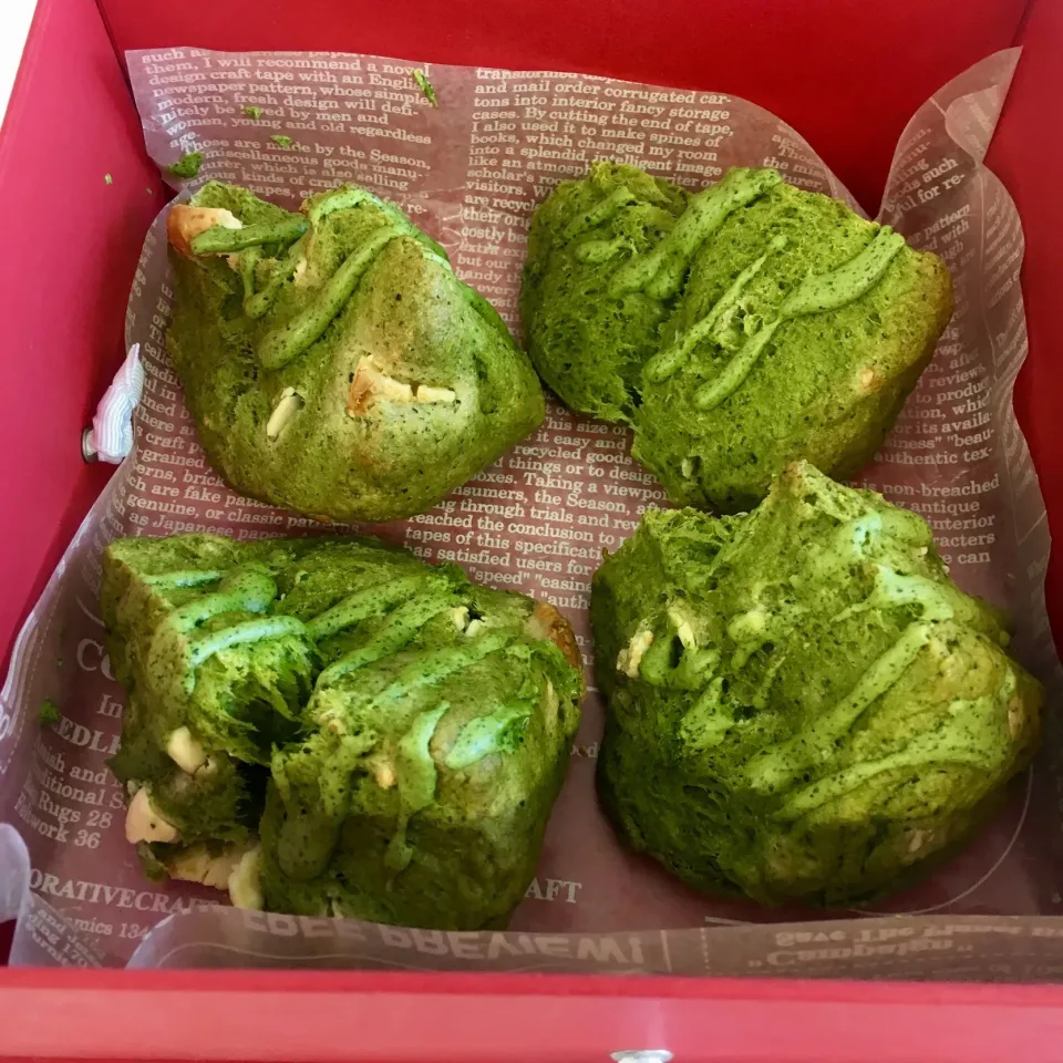 Snapdishの料理写真:Green Tea and White Chocolate Chunk Scone＊抹茶ホワイトチョコスコーン|Miboさん