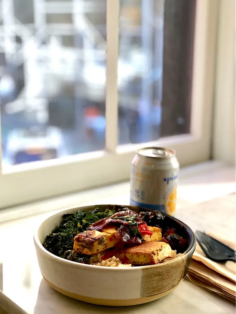 Grilled tofu, kale and sprouts at NYC’s Dig Inn.|Dean M Rogersさん