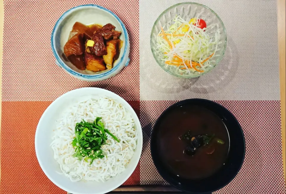 Snapdishの料理写真:豚の角煮としじみの赤だし|cookingパパ五郎さん