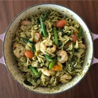 Snapdishの料理写真:Spinach and pecan pesto fusilli with prawns, asparagus and cherry tomatoes|Anita Chiamさん