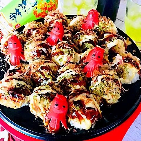 Snapdishの料理写真:たこ焼き風焼きおにぎり
 #おにぎりアクション2017   #たこ焼き  #おにぎり|momochannelさん