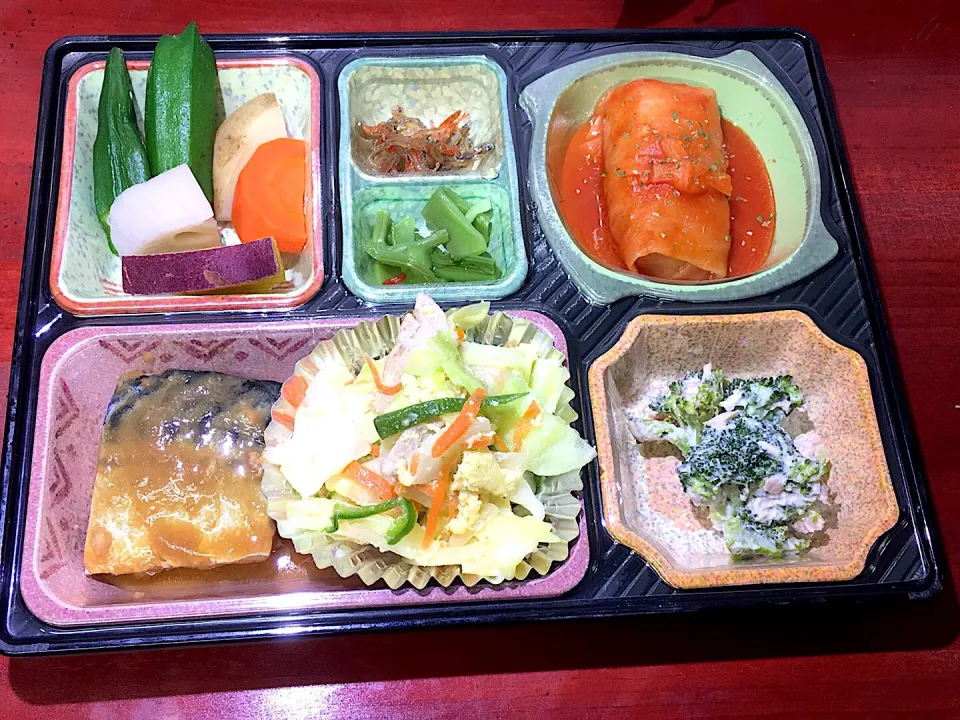 Snapdishの料理写真:鯖の味噌煮 日替わり弁当 豊川市豊橋市一部エリア宅配|Naokazu Kuritaさん