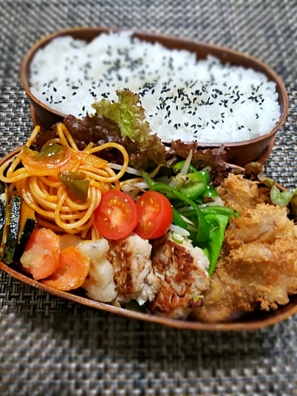 Snapdishの料理写真:今日の息子弁当🍱😋😋😋豚カツ！|クッキングオヤジさん