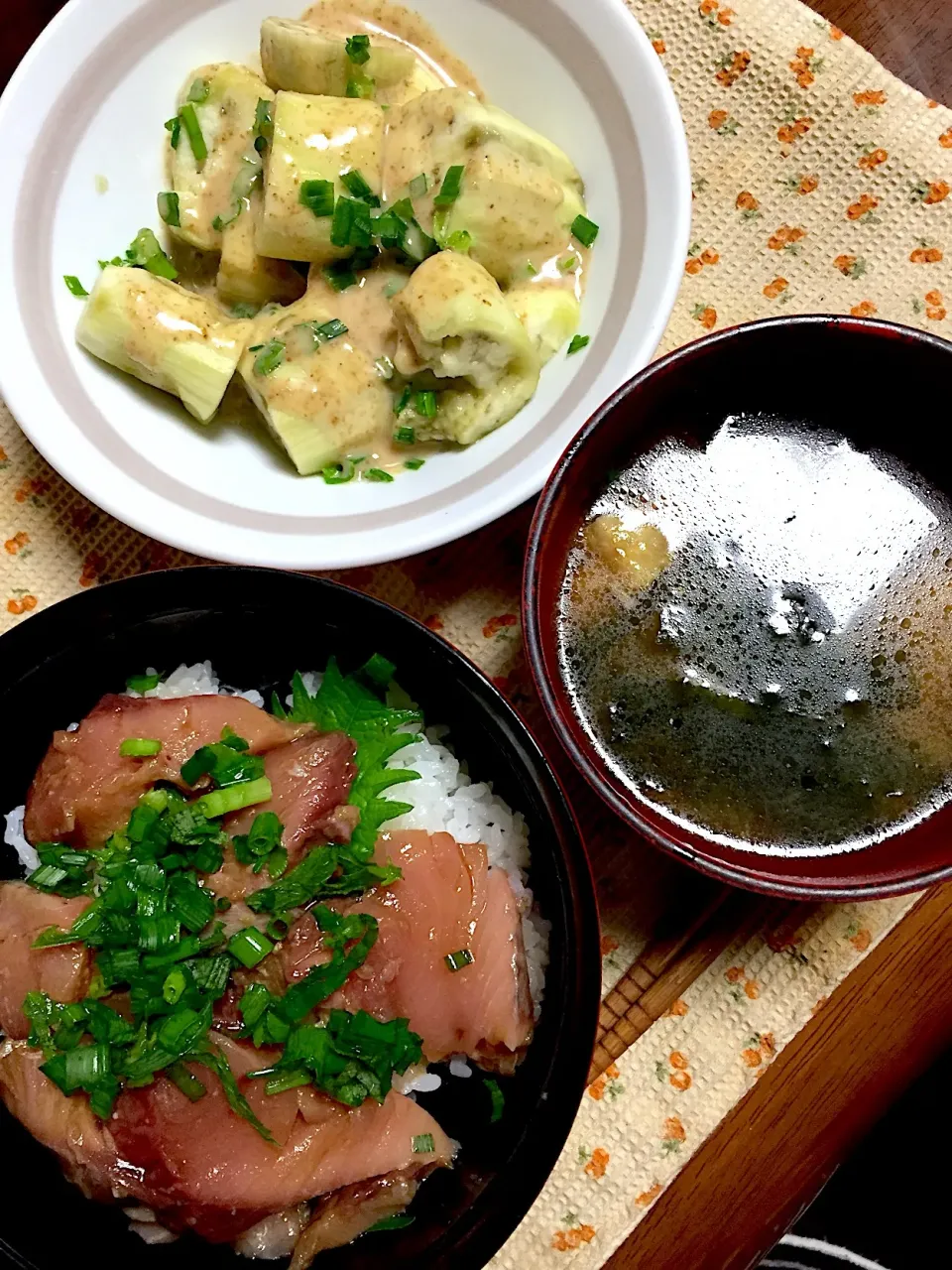 鰹の漬け丼    蒸し茄子のゴマだれ    味噌汁|掛谷節子さん