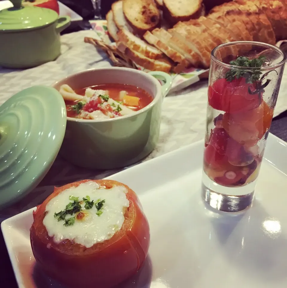 Snapdishの料理写真:トマトづくし🍅
ミネストローネ、トマトとたこの和風マリネ、スタッフドトマト|tomoさん