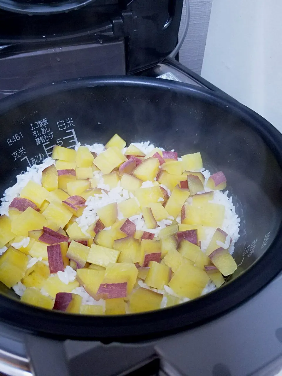 さつまいも🍠の炊き込みごはん🍚|ふりるさん