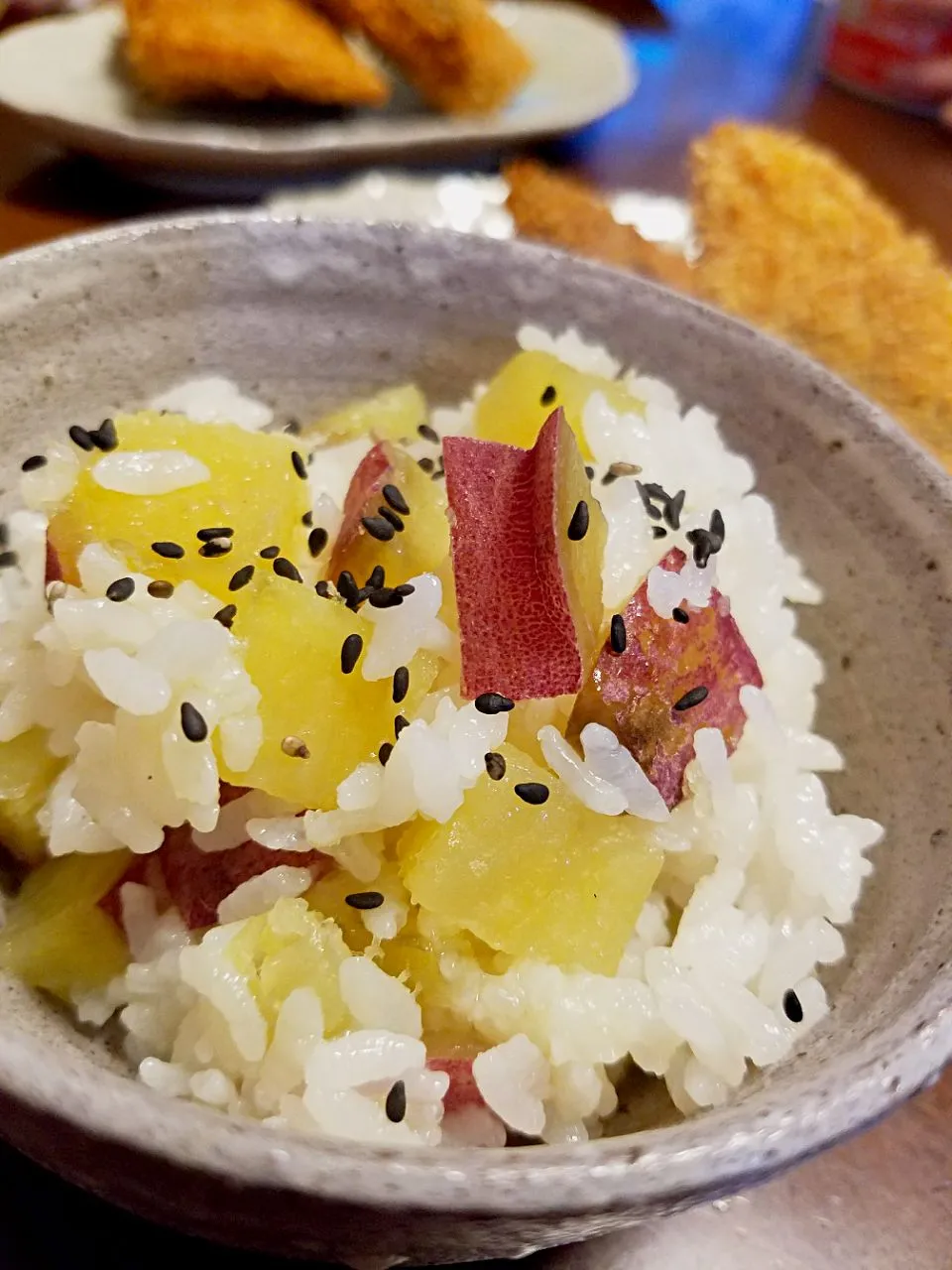 さつまいも🍠の炊き込みごはん🍚
味付けは少しの塩と、ヤマサの美味しいお醤油😄|ふりるさん