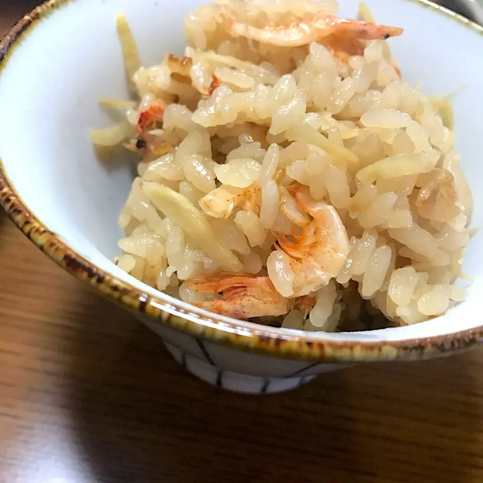 Snapdishの料理写真:桜海老と生姜の炊き込みご飯🍚

 #桜海老  #生姜  #炊き込みご飯|HALさん