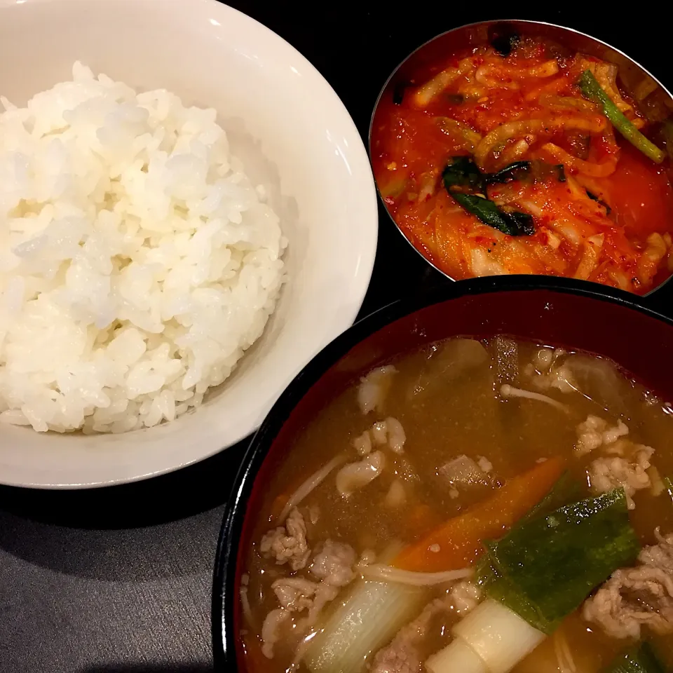 昨日の残り豚汁と手作りキムチで私的満足ご飯🍚☺️💕|ヨッチャンさん