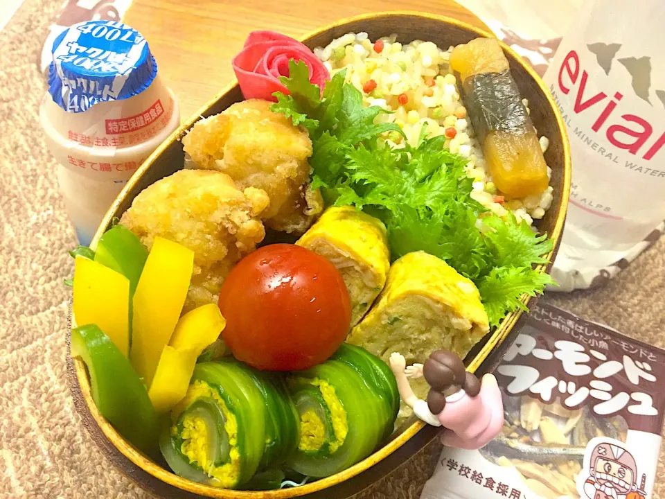 Snapdishの料理写真:玄米ご飯&フグ🐡の竜田揚げ&自家製なめ茸と白神ネギの出汁巻き玉子&青梗菜と菊花の渦巻きおひたし&紫蘇巻き大根&パプリカ&紅芯大根の甘酢漬け&わさび菜&プチトマト🍅のダーリンお弁当♪

 #弁当  #フチ子  #骨太弁当 #フグ貰った❤️|桃実さん