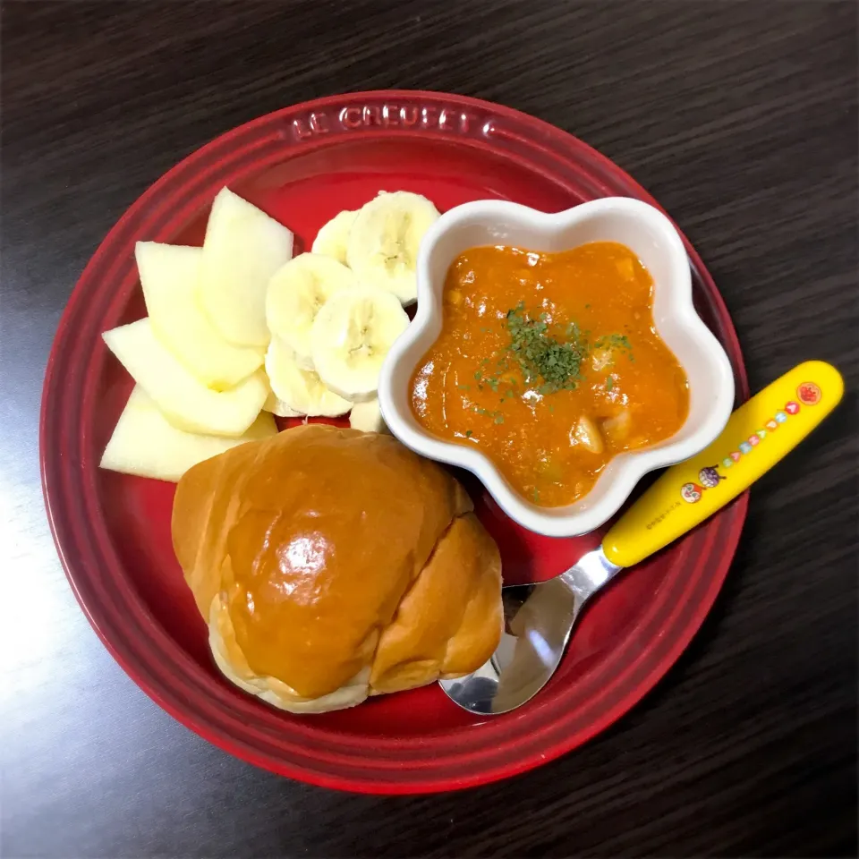 Snapdishの料理写真:11/14❁息子 朝ごはん☀️
BFチキントマトシチュー🍅
バターロール
バナナ🍌
りんご🍎
追加・プチダノン|つんさん