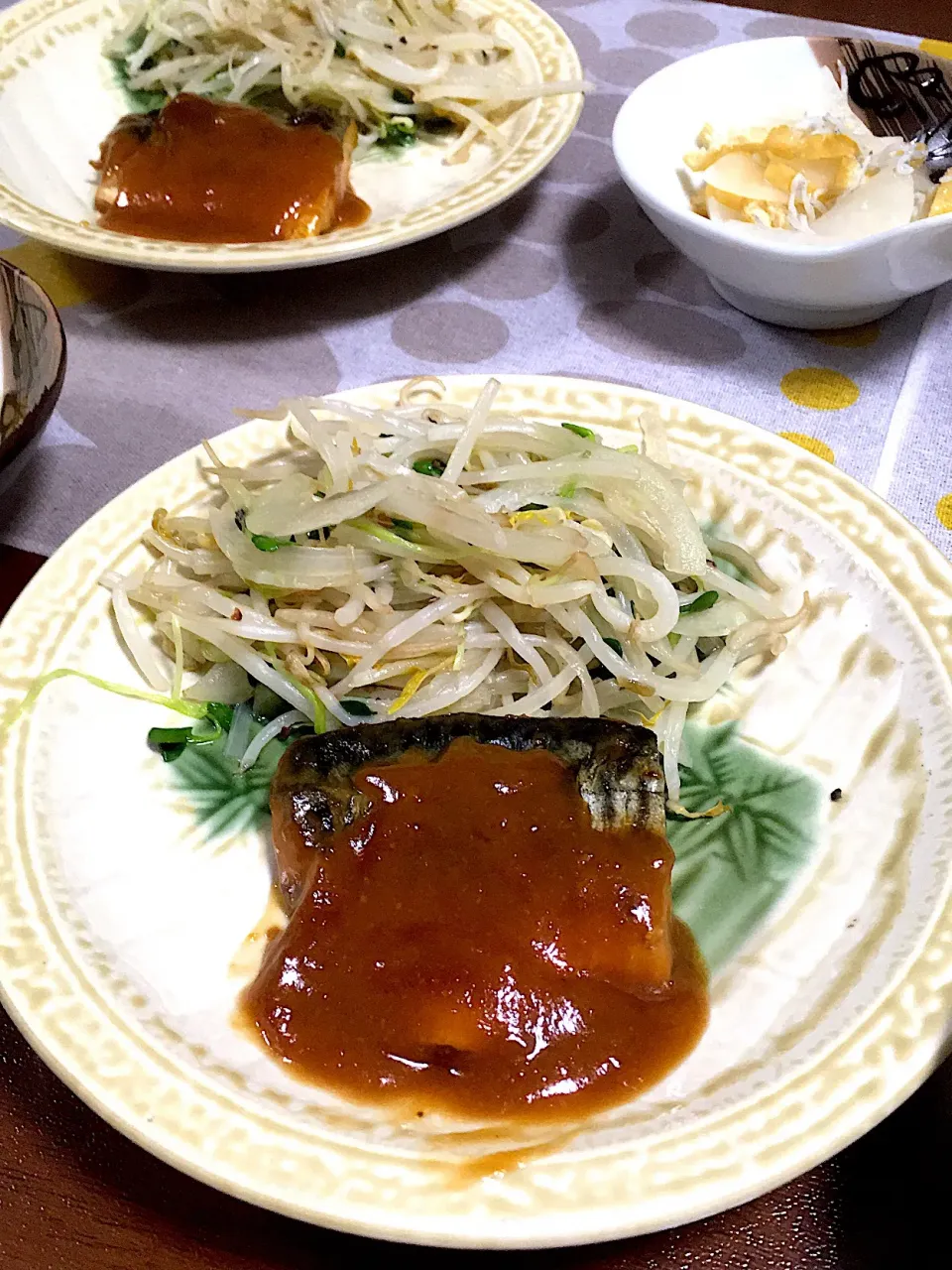 サバの味噌煮🐟とカブと油揚げのじゃこ和え|けもさん