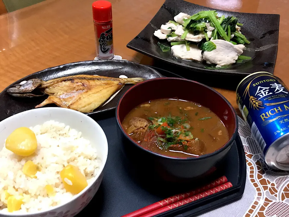 秋の和食メニュー🌰
栗ご飯定食💓

 #夕飯 #栗ご飯#豚汁|makoさん