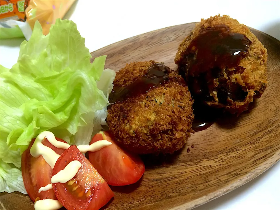 Snapdishの料理写真:今日の晩御飯🍴
カボチャコロッケ
中にチーズを入れました🧀|すがかえさん