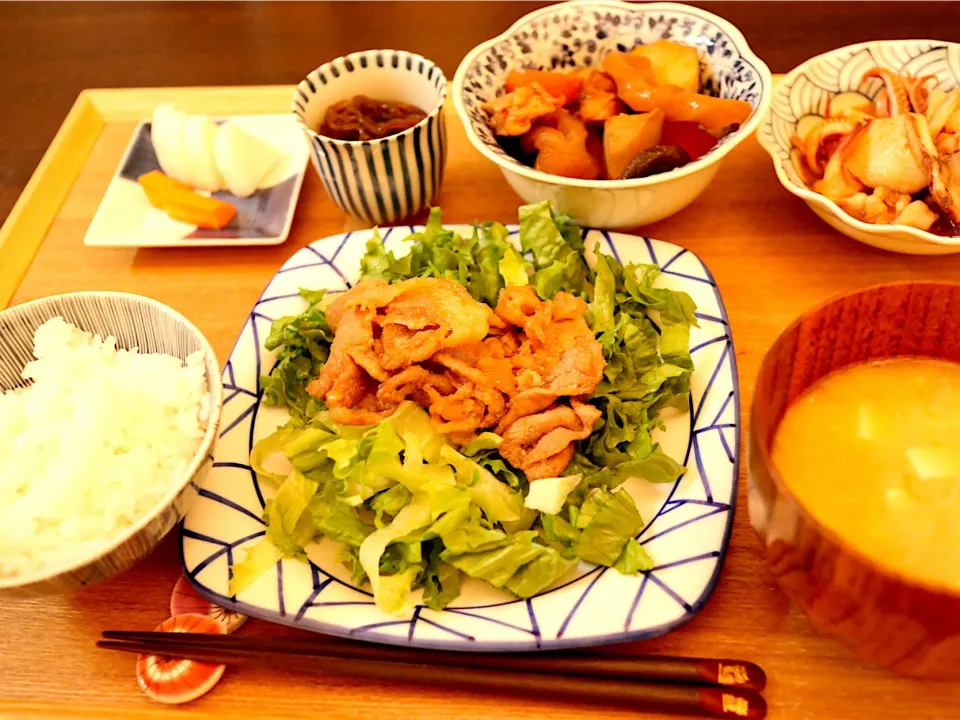 生姜焼き 
ぬか漬け（市販）
もずく酢
煮しめ
水イカのバター醤油
味噌汁|NAKATAさん