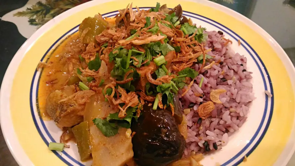 残業の日は作り置きのタイレッドカレー🍛
鱈ｘ筍ｘ茄子ｘ厚揚げ

好辣的泰国咖喱
homemade Thai red curry 

 #Thai cuisine|Yuikomさん