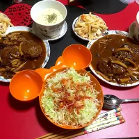 Snapdishの料理写真:きゃべつさらだ
こーんすーぷ
にこみはんばーぐ
まかろにつなさらだ|ミッキーまうすさん