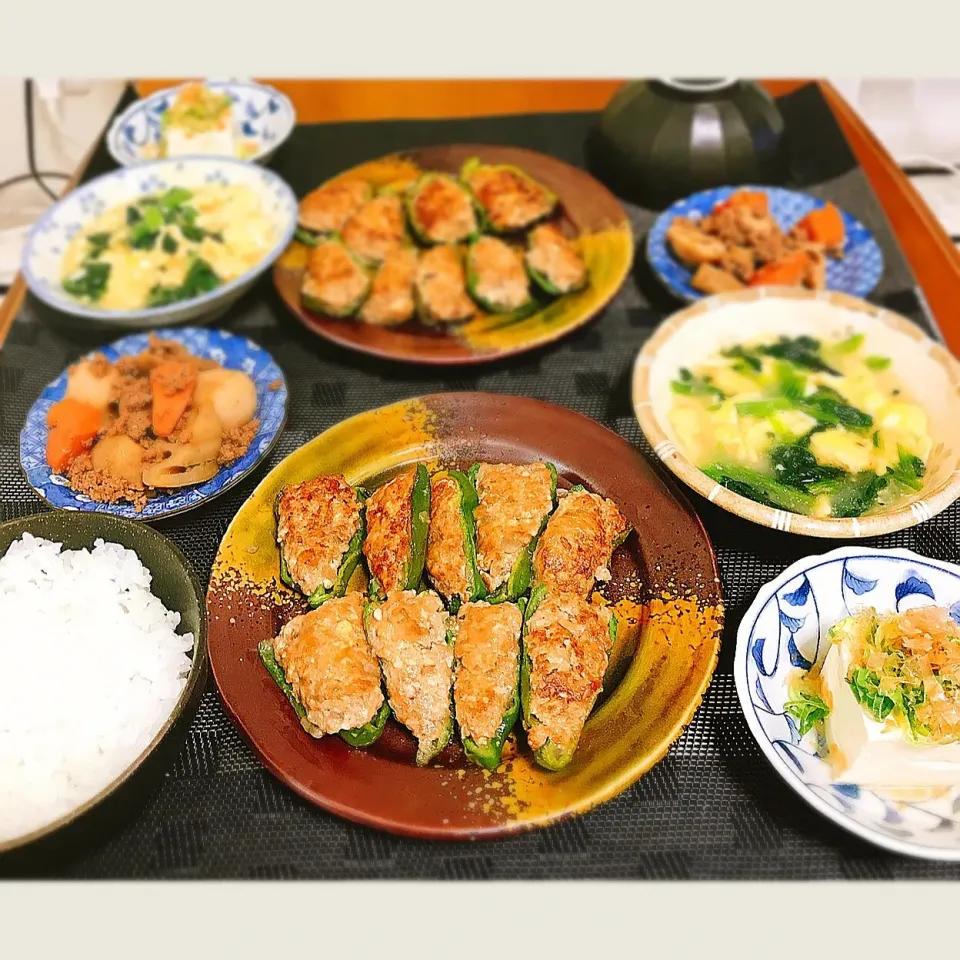 Snapdishの料理写真:【晩御飯】
ピーマン肉詰め
そぼろ筑前煮
卵とほうれん草のあんかけ
冷奴
白米|たろさんさん