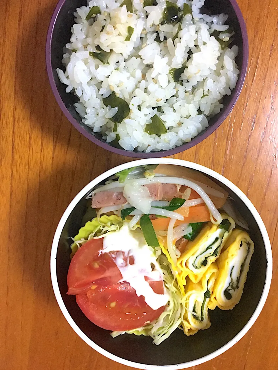 今日のお弁当

わかめご飯
とまと
しそ卵焼き
スパムとにらの野菜炒め

 #お弁当  #ランチ  #まだまだ修行中  #記録  #困った時のスパム  #ずぼら飯|spuさん