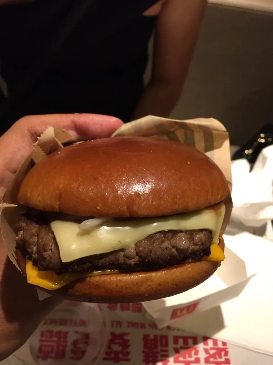 Snapdishの料理写真:Angus beef burger with cheese|Darren Loさん