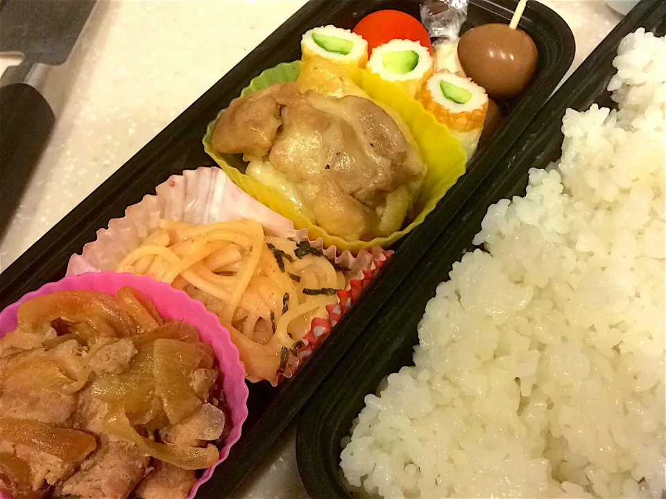 旦那弁当🍱
ごはん
生姜焼き
たらこスパゲティ(冷食)
鶏肉のチーズ焼き
ちくわきゅうり
ミニトマト
チーズ
味玉|すがかえさん