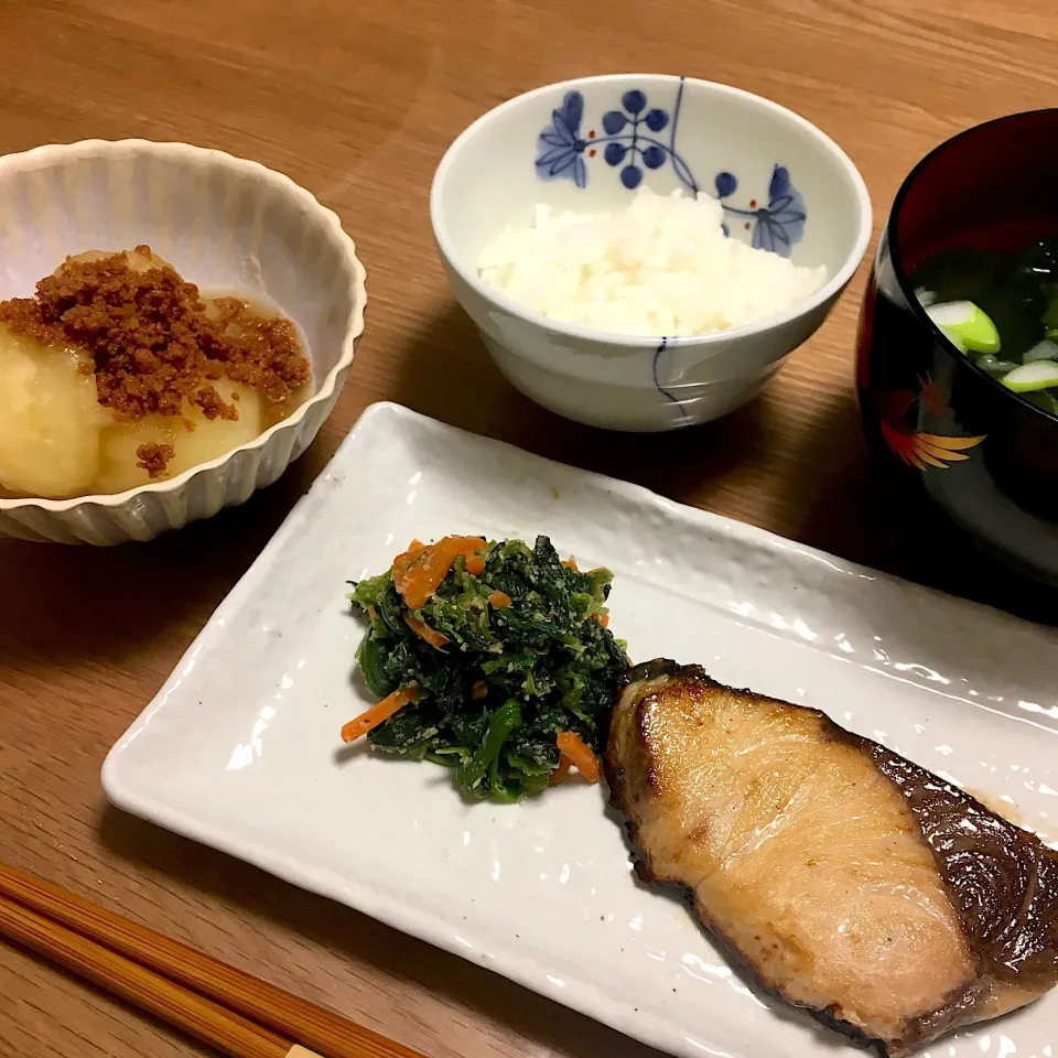 Snapdishの料理写真:#ブリの照り焼き じゃがいもそぼろあん #ブリ|あきころさん