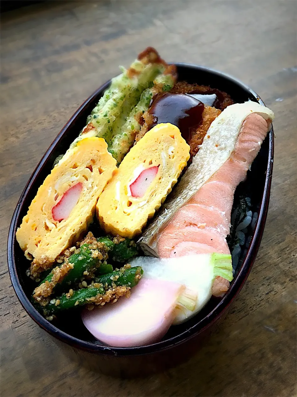 今日のお弁当
・海苔鮭弁
・ちくわの磯辺揚げ
・カニカマ入りだし巻き
・紅白蕪の浅漬け
・インゲンの胡麻和え|akiさん