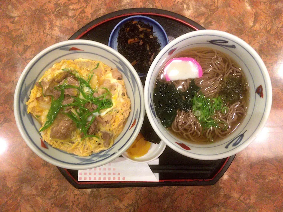 おすすめ定食(他人丼とあたたかいそば)|ばーさんさん