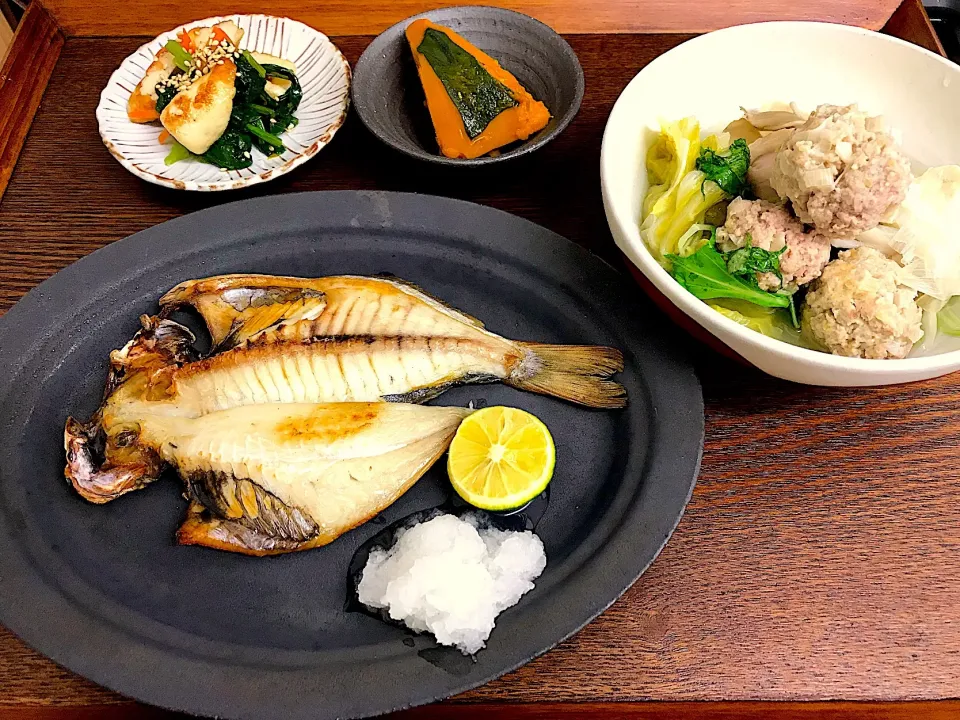 えぼ鯛の一夜干し 肉団子白菜と水菜の煮物 カボチャ煮 小松菜とちくわの胡麻あえ|かおり🐰さん