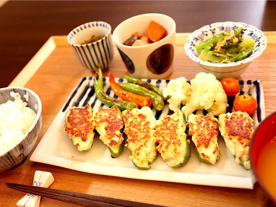 ピーマンの肉詰め
もずく酢
煮しめ
小松菜のシリシリ
お味噌汁|NAKATAさん