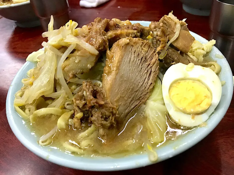 Snapdishの料理写真:ラーメン（麺量普通、ニンニク・アブラ増し）|とみさんさん