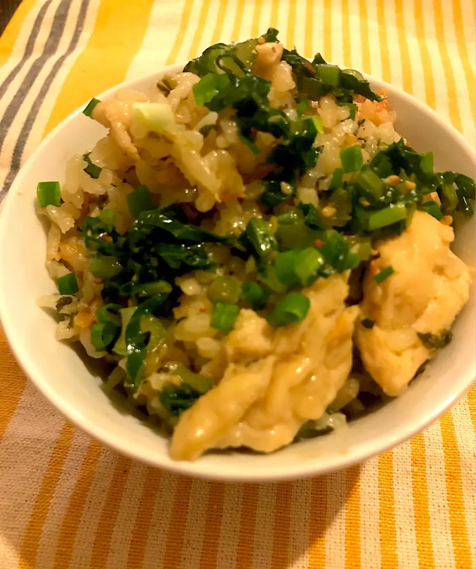 大きなかぶの葉と鶏肉としゃけのほっこり炊き込みご飯♡

仕上げに大葉、ミョウガをあと混ぜにし、美味しくできました。出汁は水出しの昆布だしで。|☆アスカ☆さん