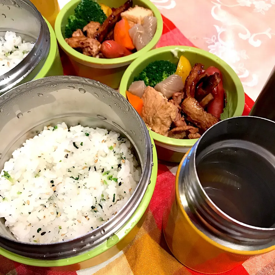 今日のお弁当🍱
既に冬のような寒い朝です
あたたかくして風邪ひかないように
いってらっしゃい👋😊|mokoさん