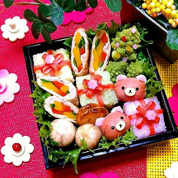 #プレゼントおにぎり弁当 #デコ弁 #キャラ弁 #お重弁当|Kinococo8888さん