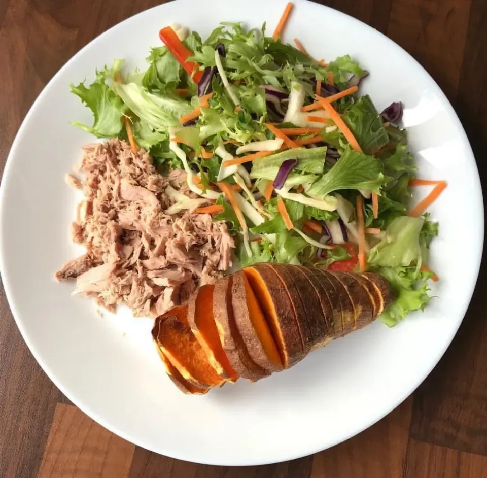 Snapdishの料理写真:Baked sweet potato with tuna and crunchy salad...|Shaguftaさん