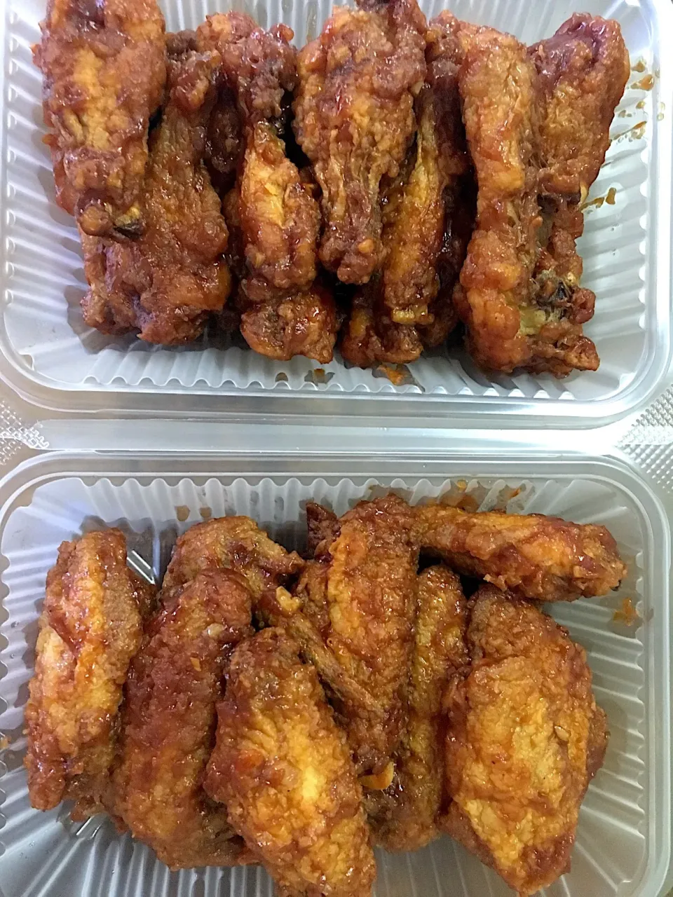 バッファローウィング Buffalo wings.
私の息子の小学校卒業式のお祝いのために。#buffalo wings
##揚げた鶏の羽をスパイシーソースでコーティング|peiyee wongさん