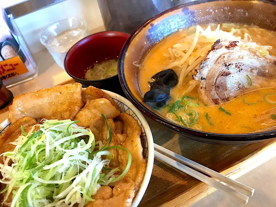 味噌乃家
味噌ラーメン&十勝の豚丼|Masahiko Satohさん