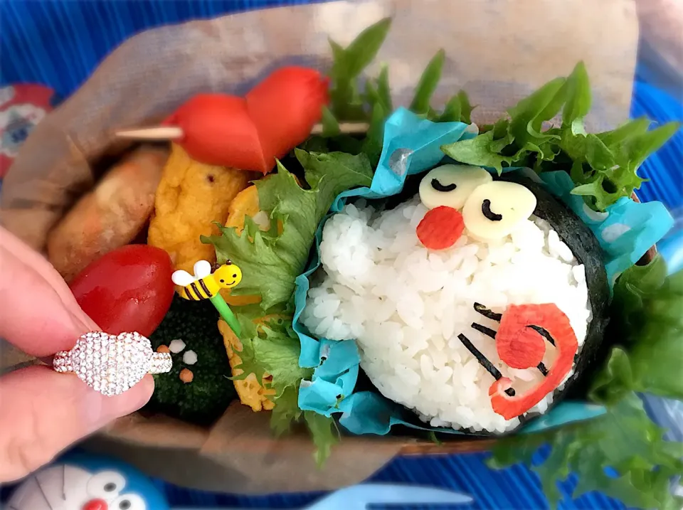 #ドラえもん #キャラ弁 #キャラ弁当 #おにぎり #おにぎり弁当 #出し巻き卵 #ソーセージ|大島愛子さん