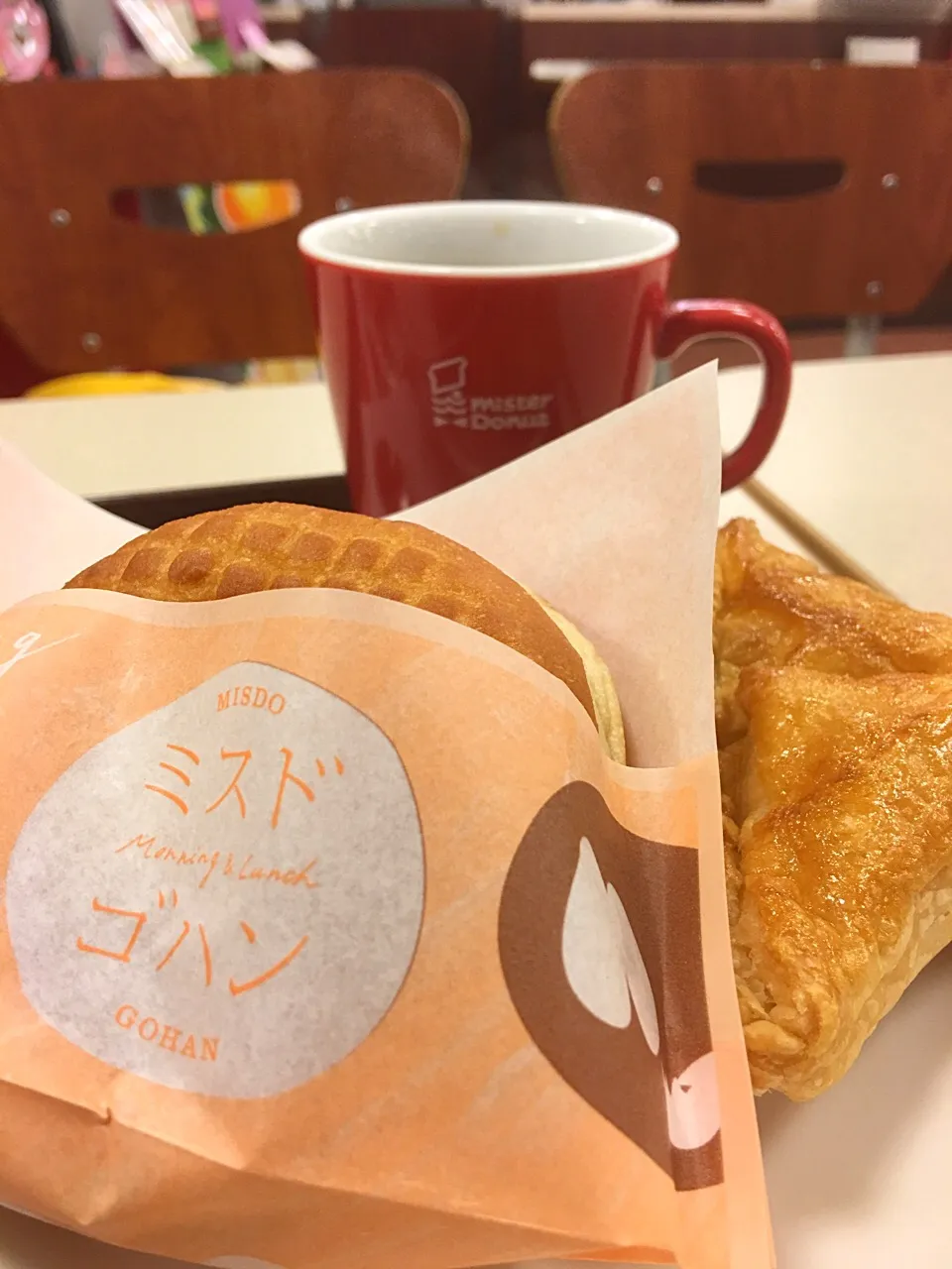 本日から始まった #ミスドゴハン 
さっそくハムたまごとエビのビスクをおやつに！🍩|神力屋 火酒さん