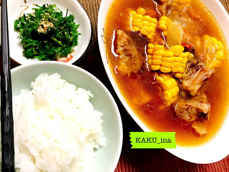 😋とうもろこし.枸杞子.豚骨付き肉の入ったスープ☘️☘️☘️&&&😋🥕人参根葉の醤油付け☘️☘️☘️|カクの中華流🌱さん