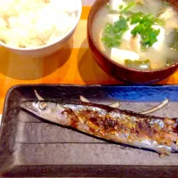 Snapdishの料理写真:さんまの塩焼き、豆腐の味噌汁 #普段の食卓  #晩御飯|ayumin95さん