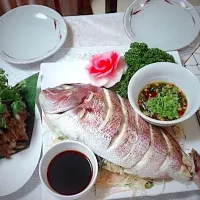 Snapdishの料理写真:蒸し魚ปลาทับทิมนึ่ง|Sunton Suphasornさん