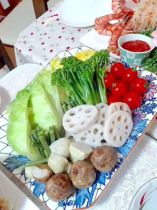 Snapdishの料理写真:นึ่งผักเจแปน
蒸し野菜。日本の野菜です。|Sunton Suphasornさん