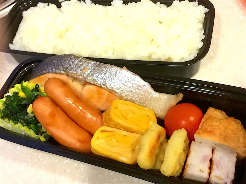 旦那弁当🍱
ご飯
ほうれん草のソテー
ウインナー
卵焼き
アンパンマンポテト
ミニトマト
薩摩揚げ|すがかえさん