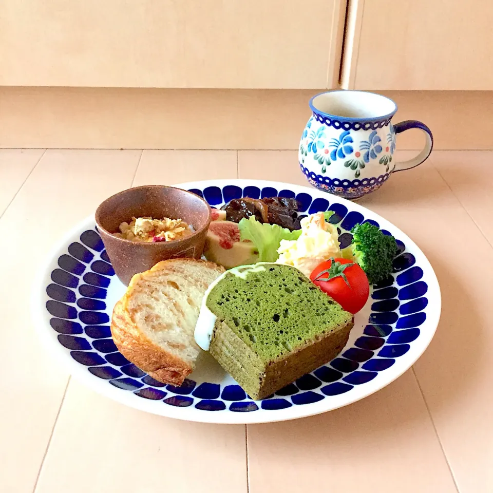 マロンマーブルと抹茶バウムの朝ごパン #朝ごはん|ゆかりさん