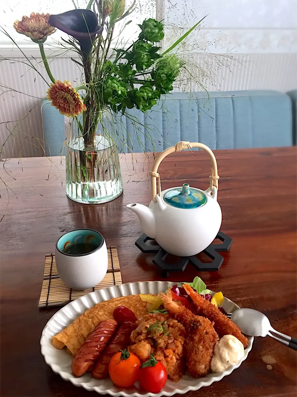 チーズオムレツ シャウエッセン チキンライス 牡蠣&海老フライ サラダ 二種ミニトマト🍅
お子様ランチもどきです❣️|K N 3さん